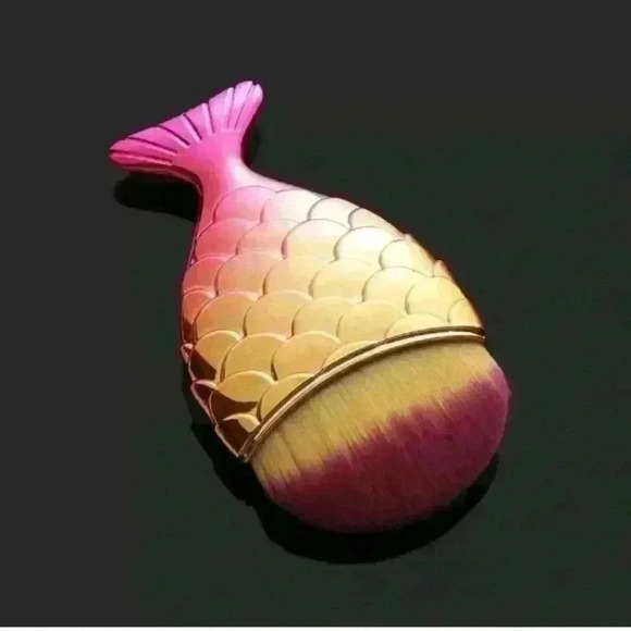 🐠 Fishtail Makeup Brush - Picture 4 of 4